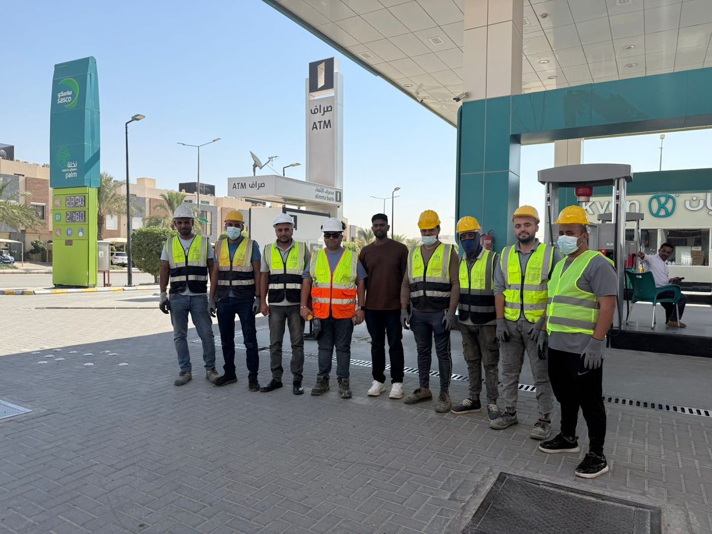 فريق كيان في موقع محطة وقود | Kayan team on site